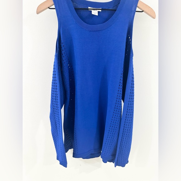 Bar lll Cold Shoulder Sweater Blue Size Medium - Picture 6 of 8